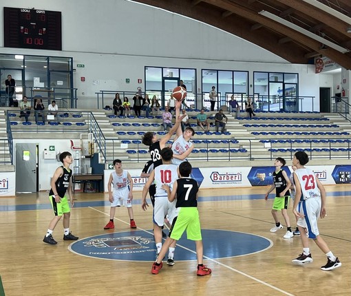 Basket, Barberi Valsesia si impone su Bussoleno: 64 - 44 nella partita di casa.