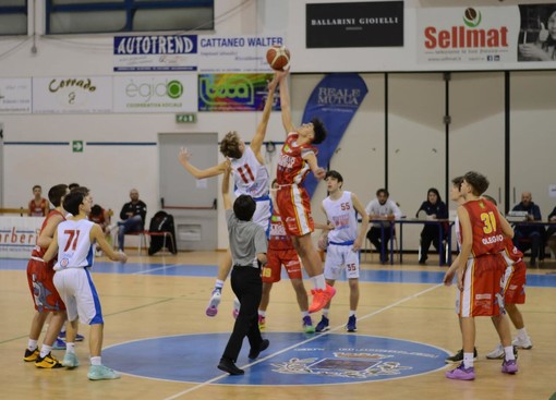 Barberi Valsesia Basket Academy, la sconfitta contro Oleggio Junior Basket: 43 - 87 - Foto di Giulio Degaudenzi.