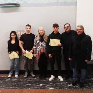 Varallo, consegnate le borse di studio “Maria Angela e Piergiacomo Togna”: premiati quattro studenti del D’Adda
