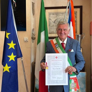 Varallo, Diploma di Benemerenza della Croce Rossa al Comune per “I Care Your Children”