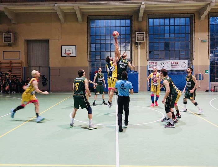 Barberi Valsesia Basket-Spartans: conquistato l'ultimo turno playoff a Varese
