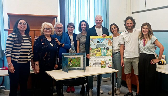 Bee it: a Lozzolo i bambini scoprono il mondo delle api