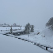 Maltempo, tanta neve sulla strada: chiuse le vie di accesso per Bielmonte (foto dalla pagina Facebook di Bielmonte) Maltempo, tanta neve sulla strada: chiuse le vie di accesso per Bielmonte (foto dalla pagina Facebook di Bielmonte)