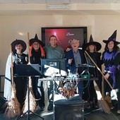 Allegria e Brindisi in compagnia, a Valdilana l’Associazione Delfino saluta il Natale e l’Epifania (foto dalla pagina Facebook di Associazione Delfino Valdilana) Allegria e Brindisi in compagnia, a Valdilana l’Associazione Delfino saluta il Natale e l’Epifania (foto dalla pagina Facebook di Associazione Delfino Valdilana)