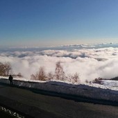 Stasera la ciaspolata di Capodanno lungo uno dei percorsi più suggestivi dell’Oasi Zegna (foto di repertorio)