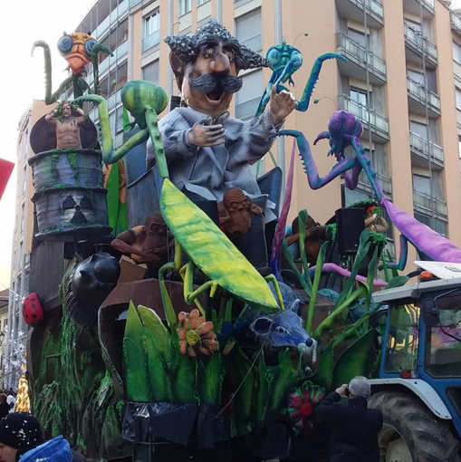 Maschere, coriandoli e grande pubblico a Borgosesia per la prima sfilata di Carnevale FOTOGALLERY
