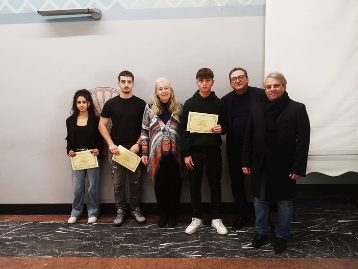 Varallo, consegnate le borse di studio “Maria Angela e Piergiacomo Togna”: premiati quattro studenti del D’Adda