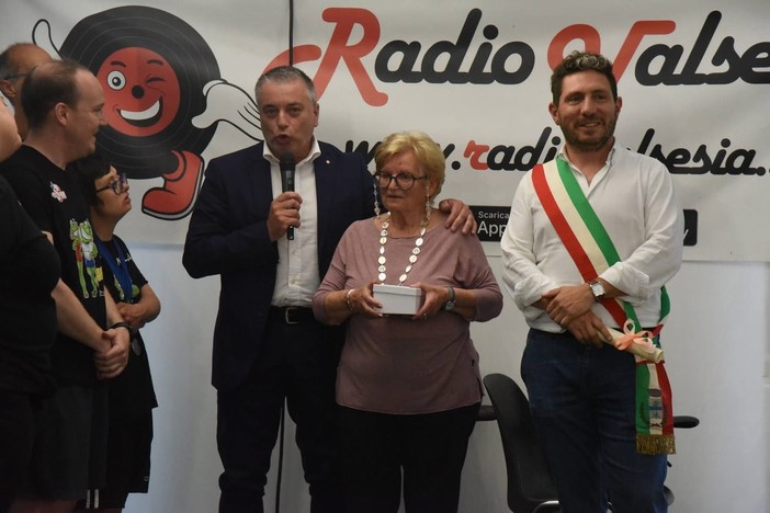 Quarona, il “Babbiu d’argento” a Vilma Renati per una vita di volontariato Quarona, il “Babbiu d’argento” a Vilma Renati per una vita di volontariato
