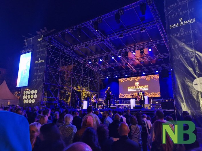 Bolle di Malto 2025, grande pubblico a Biella per i concerti in piazza Martiri al chiaro di luna