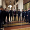 Bucci canta con gli Alpini sotto la Regione e rilancia l’appello: “Venite a Genova, vi aspettiamo”