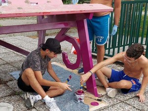 A Gattinara volontari al lavoro per la Panchina Gigante della Torre delle Castelle A Gattinara volontari al lavoro per la Panchina Gigante della Torre delle Castelle