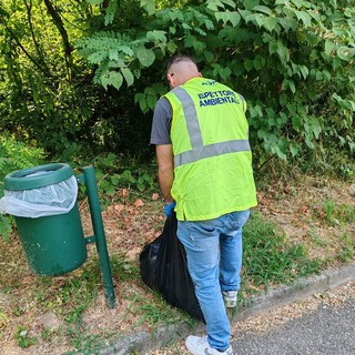 Quarona, controlli sui rifiuti: sanzionato chi abbandona sacchi vicino ai cestini pubblici