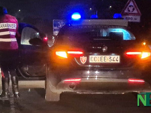 Valdilana, auto si schianta contro due mezzi in sosta: nei guai il conducente (foto di repertorio) Valdilana, auto si schianta contro due mezzi in sosta: nei guai il conducente (foto di repertorio)