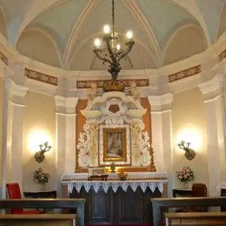 Gattinara, danneggiata la chiesetta della Madonna dell’Orto: rubato un ex voto e distrutto il Crocifisso sull’altare