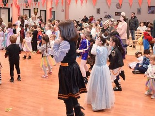 Maschere anche dalla Valsesia al carnevale del Thes a Biella