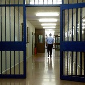 Vercelli, movimentate perquisizione in carcere: trovati droga e telefonini in alcune cella, ma è rabbiosa la reazione di alcuni detenuti