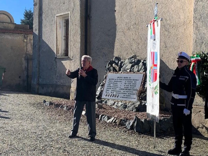 Valdilana non dimentica l'eccidio di Santa Liberata, presenti anche gli studenti delle scuole (foto dalla pagina Facebook di Comune di Valdilana)