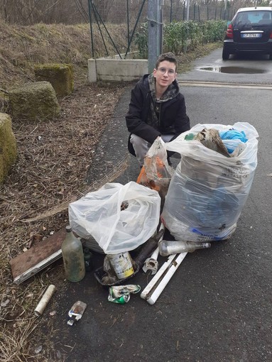 Gattinara, volontari al lavoro per l’ambiente: recuperati rifiuti abbandonati nei boschi
