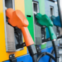 Alla pompa cambia tutto: benzina su di 15 centesimi, diesel al riparo