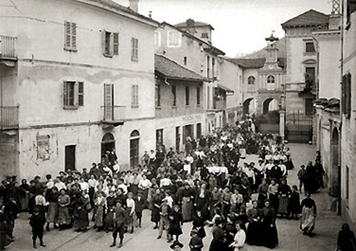 Serravalle, “C’era una volta… mamma Cartiera”: presentato il libro al Museo Piolo. Serravalle, “C’era una volta… mamma Cartiera”: presentato il libro al Museo Piolo.
