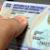 Carta d'identità cartacea: prorogata la validità, ma attenzione alle limitazioni per i viaggi all'estero Carta d'identità cartacea: prorogata la validità, ma attenzione alle limitazioni per i viaggi all'estero