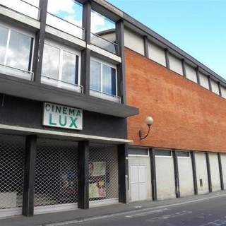 “Legami essenziali” emoziona il pubblico del Teatro Lux di Borgosesia