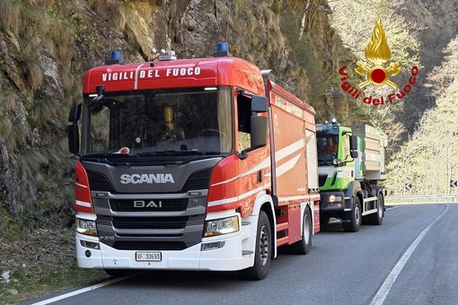 Valle Mastallone: Chiusa temporaneamente la S.P. 9 per un incendio in avanzamento Valle Mastallone: Chiusa temporaneamente la S.P. 9 per un incendio in avanzamento