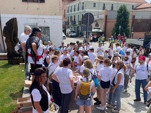 “Rosa e Rosso di Maggio” prende il via con la Caccia al Tesoro: squadre in gioco e festa in città