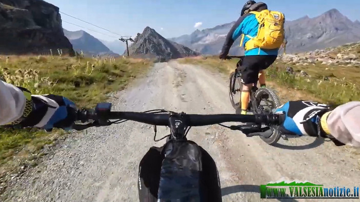 Alagna, il cicloturismo cresce e sale fino al Passo dei Salati VIDEO di Finatti e Benedetti per valsesianotizie.it Alagna, il cicloturismo cresce e sale fino al Passo dei Salati VIDEO di Finatti e Benedetti per valsesianotizie.it