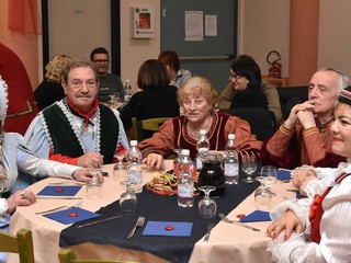Maschere anche dalla Valsesia al carnevale del Thes a Biella