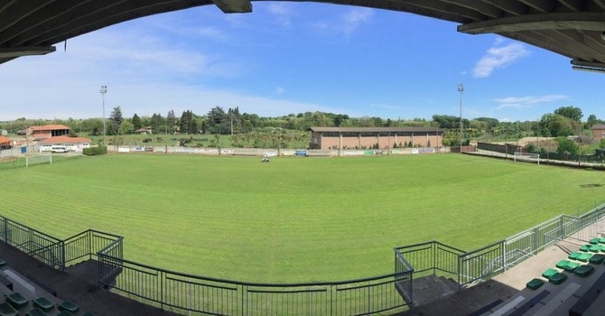 Gattinara, partite a porte chiuse al campo sportivo: decisione temporanea per garantire sicurezza e conformità