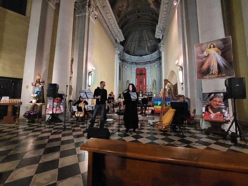 Volo d'autore...aspettando il Natale, a Coggiola il concerto è un vero successo FOTO Volo d'autore...aspettando il Natale, a Coggiola il concerto è un vero successo FOTO