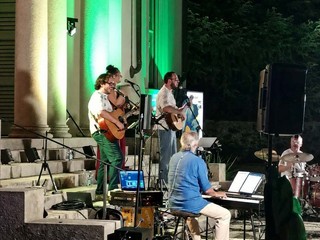 Varallo, grande partecipazione al concerto di Ferragosto dedicato a Sanremo