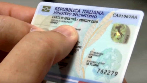 Carta d'identità cartacea: prorogata la validità, ma attenzione alle limitazioni per i viaggi all'estero Carta d'identità cartacea: prorogata la validità, ma attenzione alle limitazioni per i viaggi all'estero