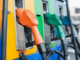 Alla pompa cambia tutto: benzina su di 15 centesimi, diesel al riparo