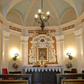 Gattinara, danneggiata la chiesetta della Madonna dell’Orto: rubato un ex voto e distrutto il Crocifisso sull’altare