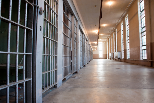 Torino, perquisizioni in carcere, trovati droga, telefonini e banconote