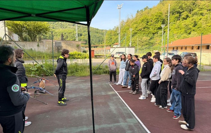 Valduggia, corso di tiro con l’arco per gli studenti della Scuola Secondaria