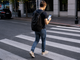 Occhio allo smartphone sulle strisce: il nuovo Codice della Strada potrebbe costare 75 euro ai pedoni (foto di repertorio) Occhio allo smartphone sulle strisce: il nuovo Codice della Strada potrebbe costare 75 euro ai pedoni (foto di repertorio)