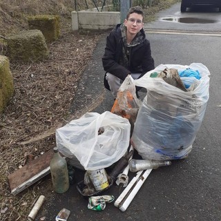 Gattinara, volontari al lavoro per l’ambiente: recuperati rifiuti abbandonati nei boschi
