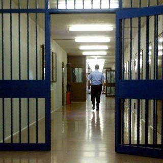 Vercelli, movimentate perquisizione in carcere: trovati droga e telefonini in alcune cella, ma è rabbiosa la reazione di alcuni detenuti
