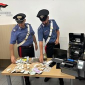 Torino: Spedivano in tutta Italia droga nascosta nei pacchi con i locker, nei guai due 26enni