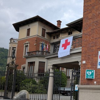 I Comuni di Valsesia e Valsessera espongono la bandiera della Croce Rossa