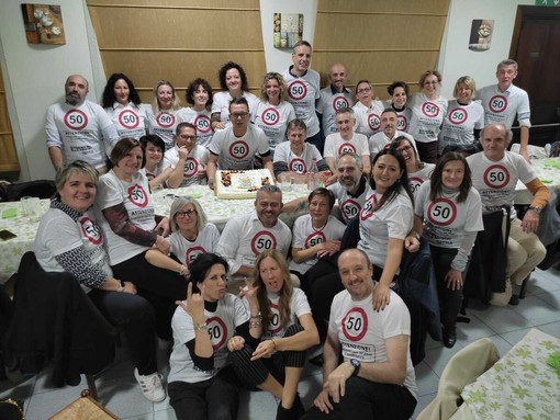 Cena dei coscritti in Valsessera, ritorno alle origini per oltre 30 persone della classe '75