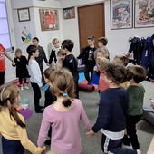 Yoga, fantasia e silenzio: in Ludoteca a Varallo un pomeriggio di benessere per i più piccoli