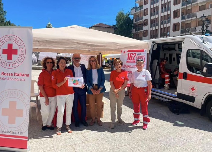 Croce Rossa in piazza a Borgosesia, una giornata di incontro con i cittadini Croce Rossa in piazza a Borgosesia, una giornata di incontro con i cittadini