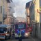 Santhià, appartamento in fiamme al terzo piano: evacuati i residenti