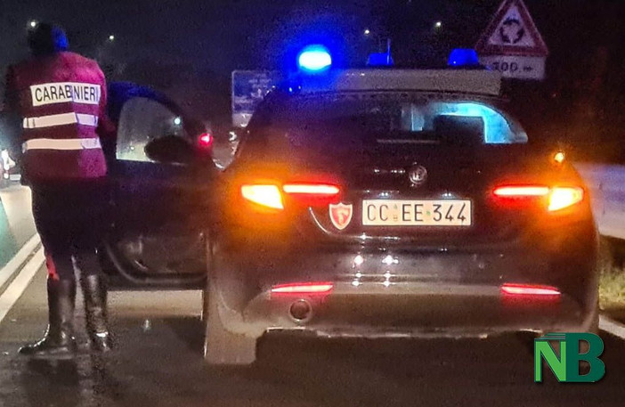 Valdilana, auto si schianta contro due mezzi in sosta: nei guai il conducente (foto di repertorio) Valdilana, auto si schianta contro due mezzi in sosta: nei guai il conducente (foto di repertorio)