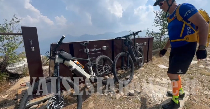 Valsesia sempre più "green": l'Unione Montana lancia la rete di ricarica per e-bike e smartphone sull'Alta Via Valsesia sempre più "green": l'Unione Montana lancia la rete di ricarica per e-bike e smartphone sull'Alta Via