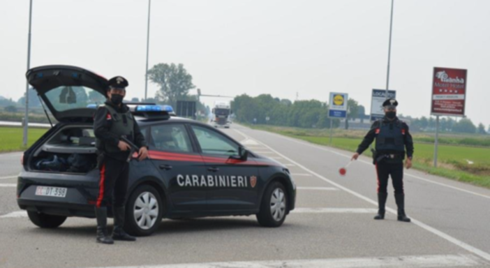 Fugge all'alt dei carabinieri: inseguimento ad alta velocità da Vercelli a Castell'Apertole